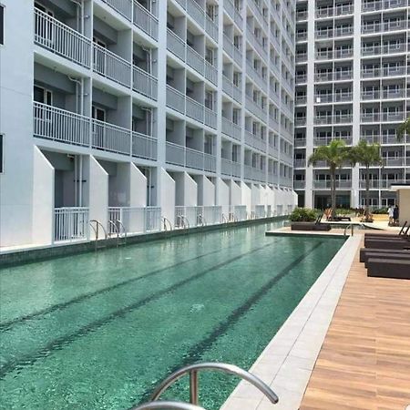 Breeze Residences By Cs Luxe Manila Exteriör bild