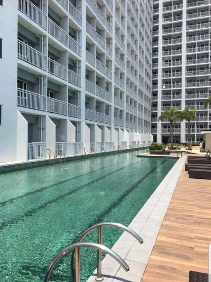 Breeze Residences By Cs Luxe Manila Exteriör bild