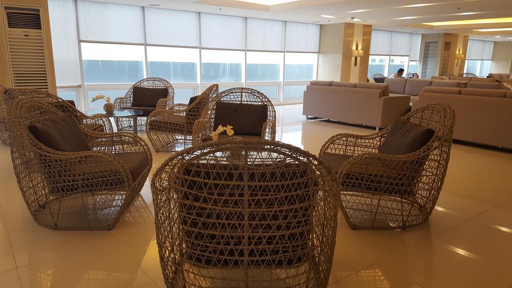 Breeze Residences By Cs Luxe Manila Exteriör bild