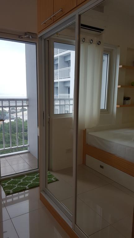 Breeze Residences By Cs Luxe Manila Exteriör bild