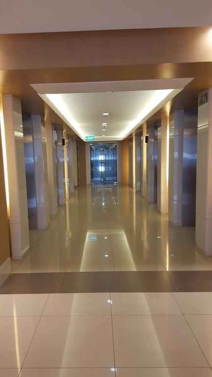 Breeze Residences By Cs Luxe Manila Exteriör bild